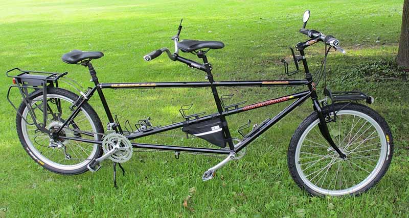 B&aacute;nh xe l&agrave; một phần kh&ocirc;ng thể thiếu của xe đạp đ&ocirc;i